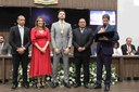 A condecoração do homenageado, o deputado Tadeu Martins Leite4.jpg