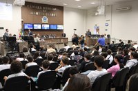 Antecipação do 13º e políticas sociais marcam a sessão da Câmara 