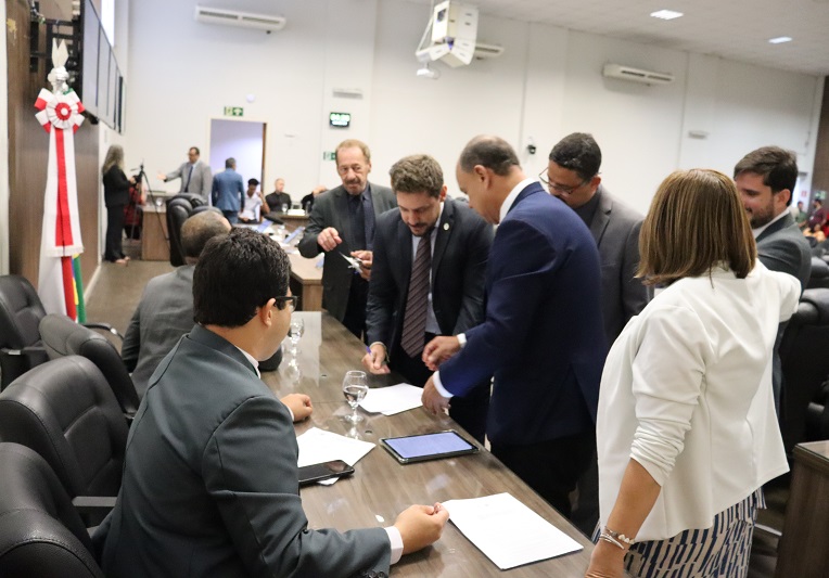 Aprovado projeto que reduz carga horária da educação