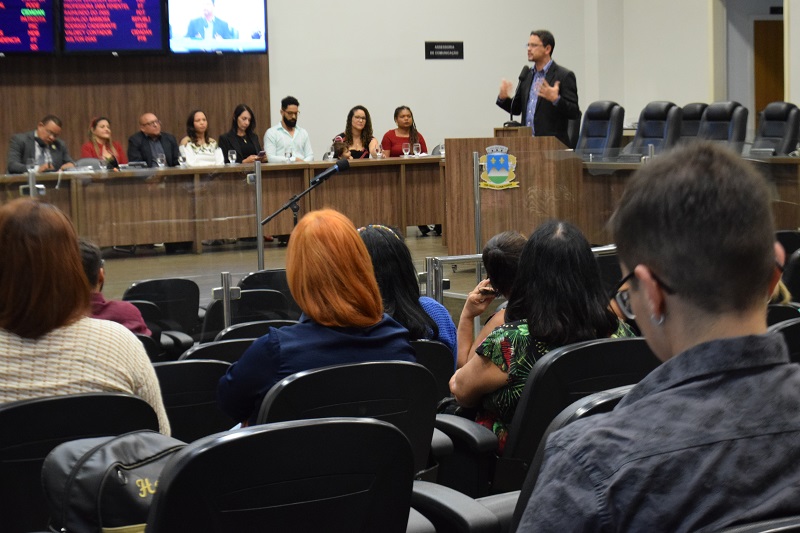 Audiência discute a atuação de psicólogos e assistentes sociais na rede de ensino