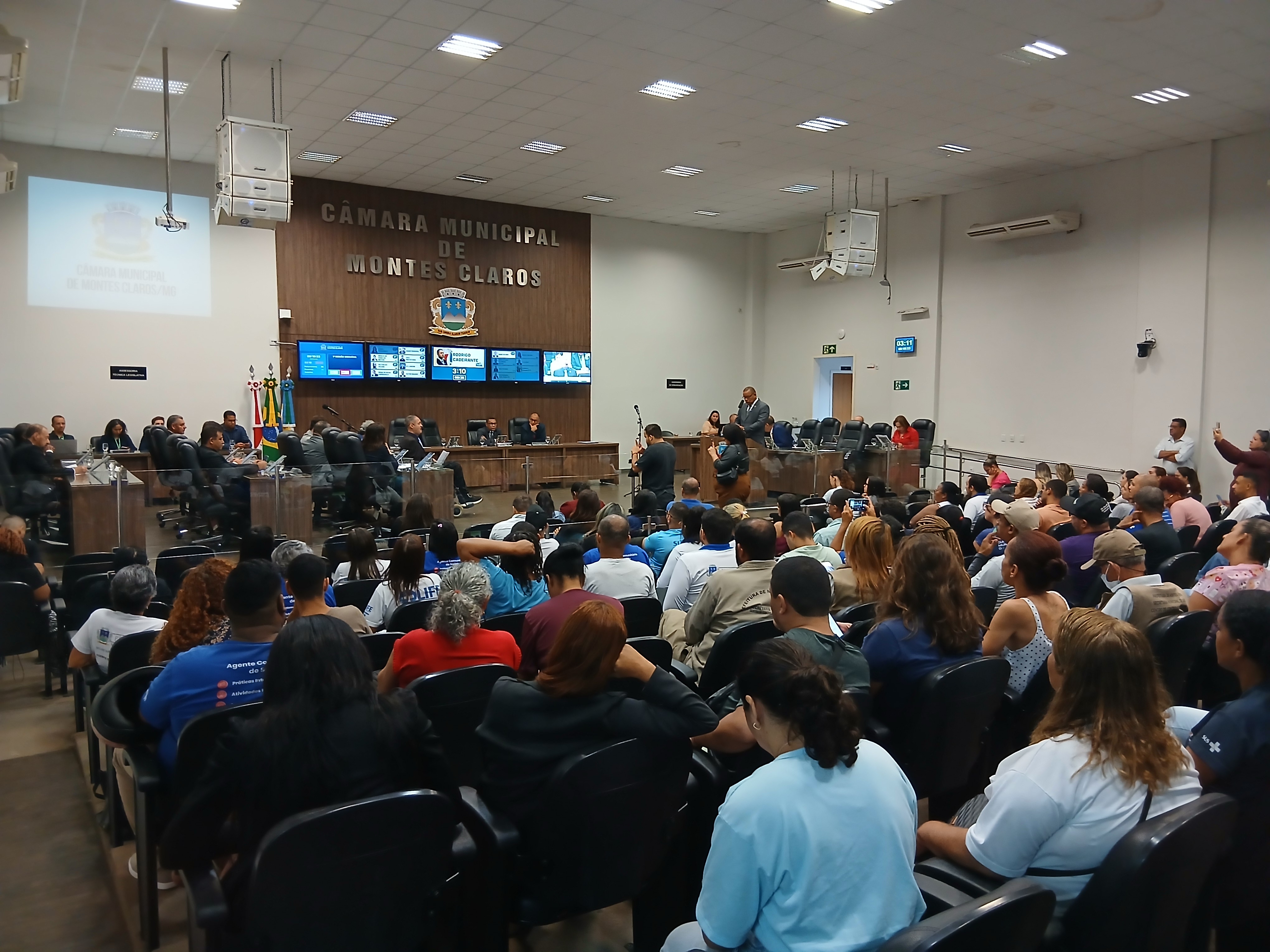 Câmara aprova piso salarial e repasses sociais