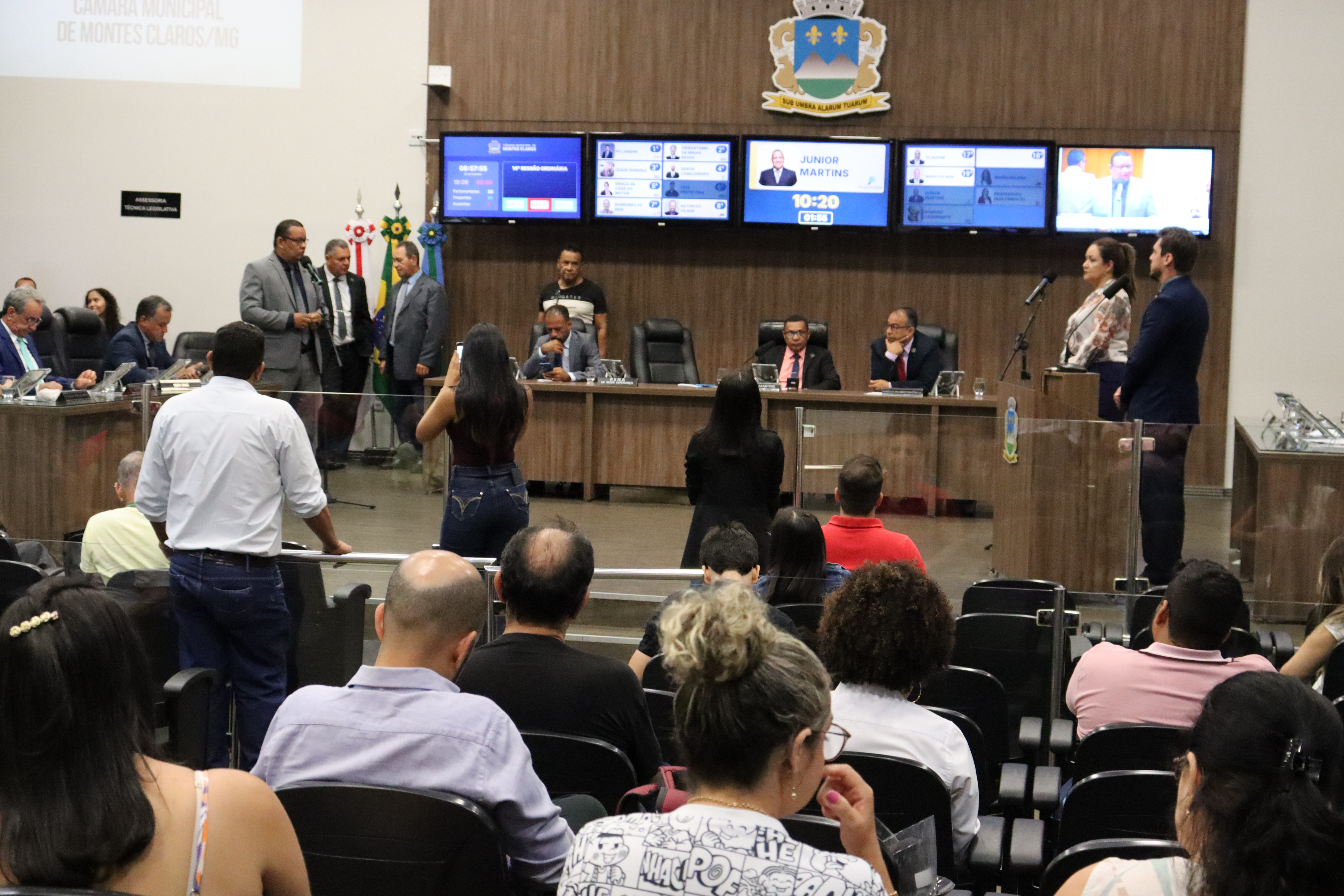 Vereadores aprovam vinte requerimentos