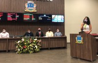 Câmara homenageia a atleta e professora Ângela Maria  