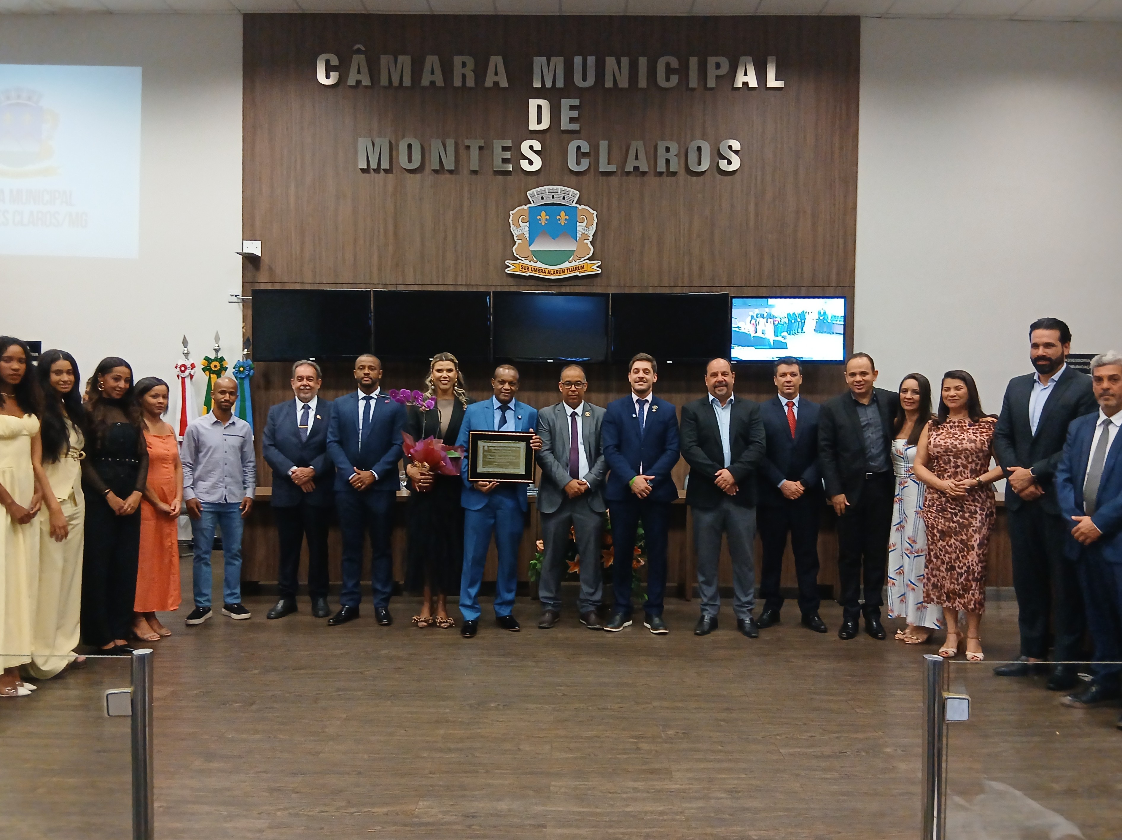 Câmara homenageia presidente do Sindcomerciários com Título de Cidadão Honorário de Montes Claros