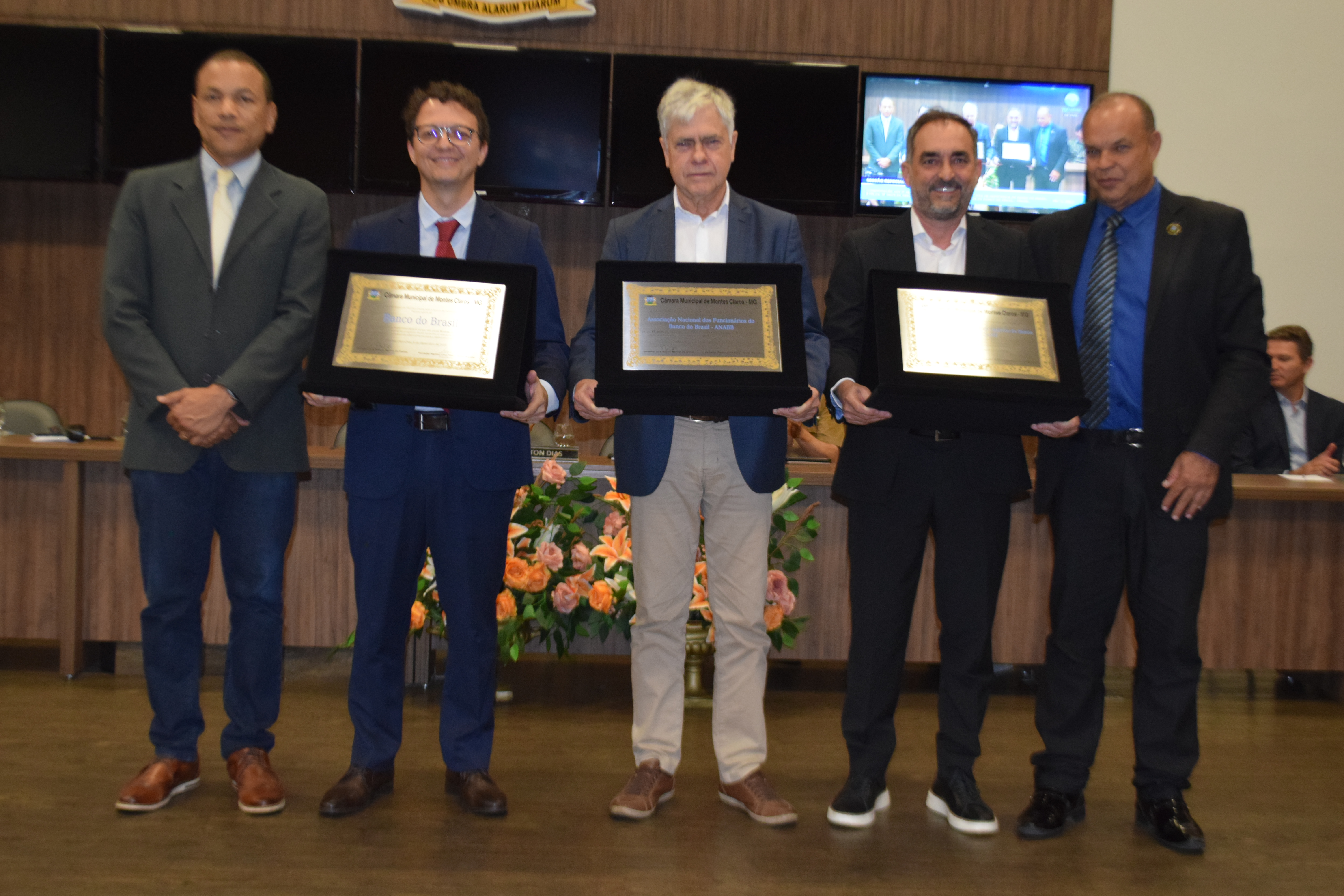 Câmara presta homenagem ao Banco do Brasil, ao CASSI e à Anabb