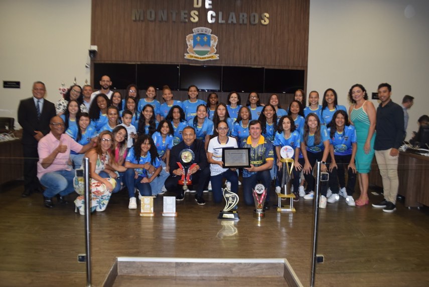 Carlão Futsal Feminino é homenageado pela Câmara