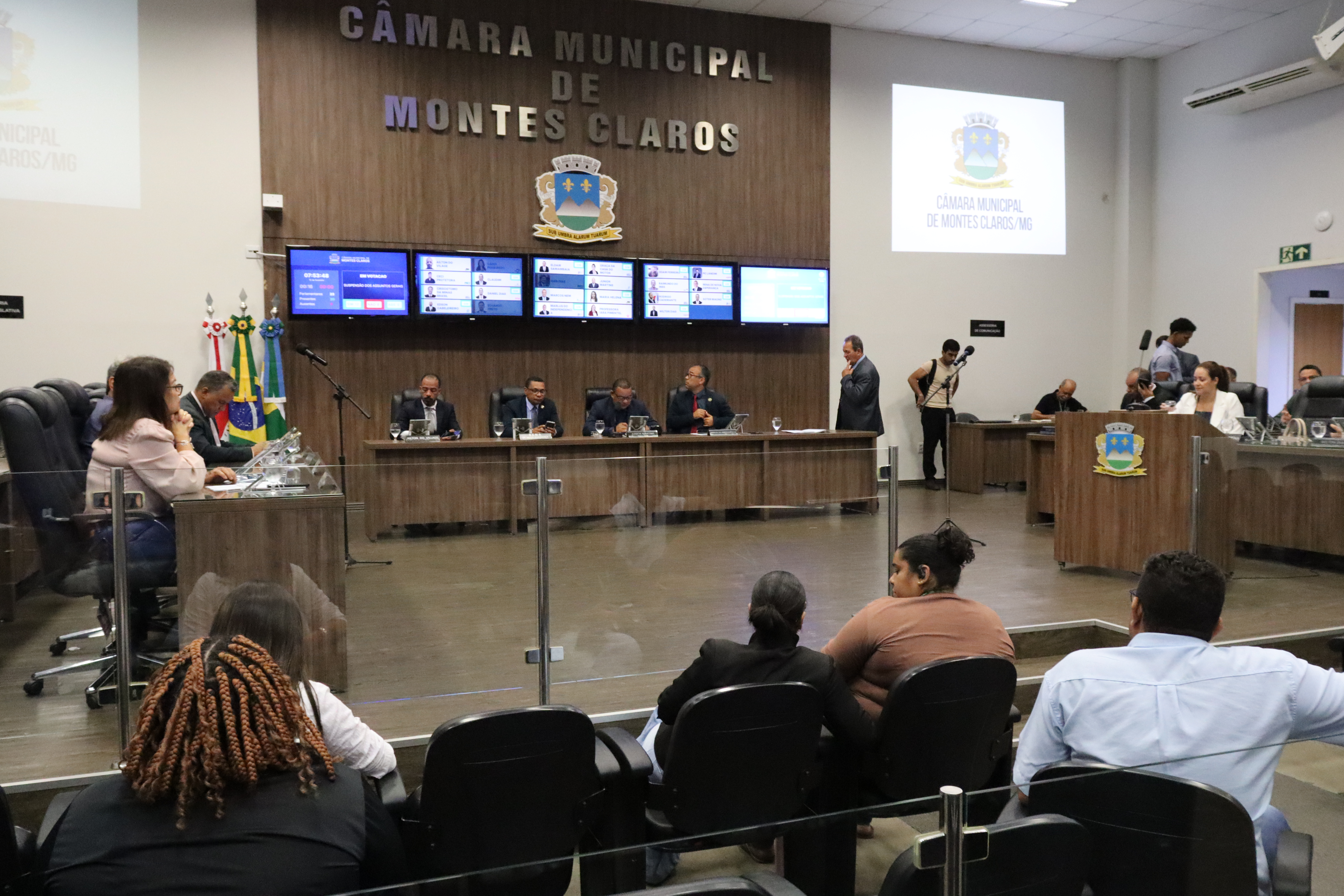 Infraestrutura e políticas sociais pautam sessão da Câmara