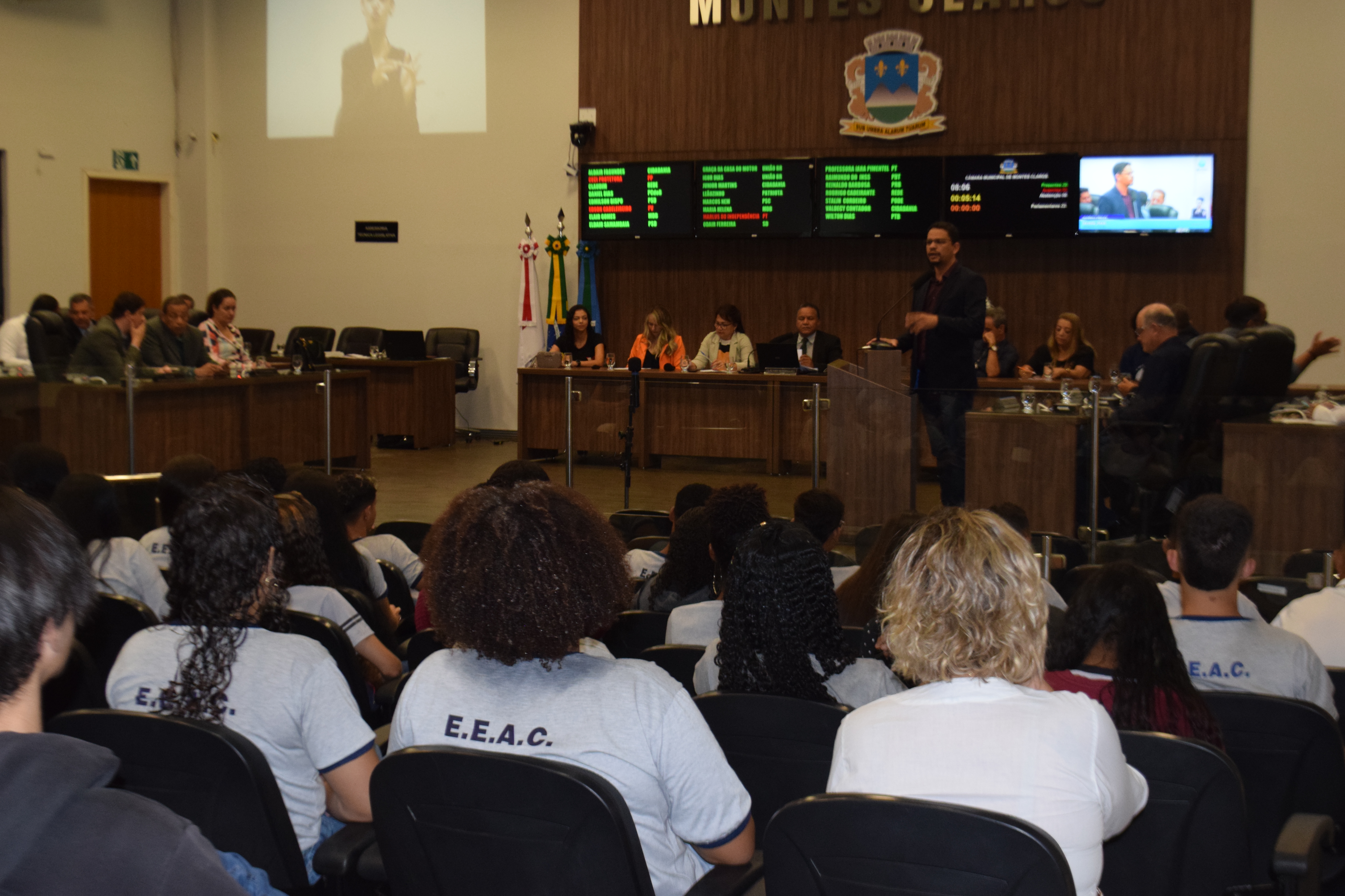 Jovens apresentam pesquisa e cobram políticas públicas em audiência 