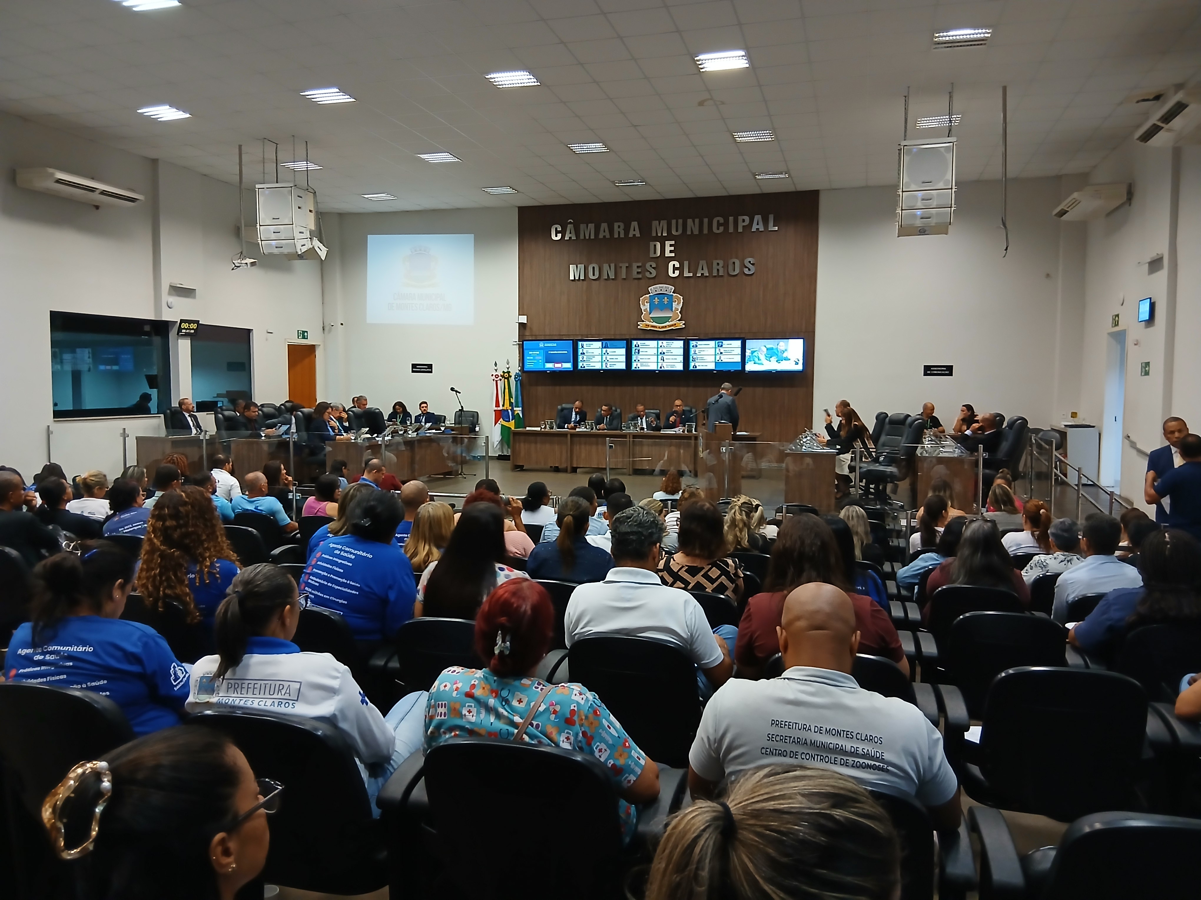 Legislativo aprova 13 requerimentos e anteprojetos