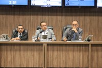 Legislativo aprova projetos