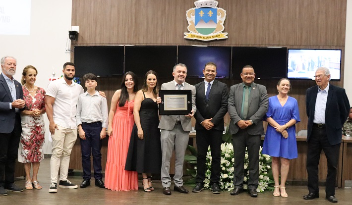  Médico Osiris Martuscelli recebe o título cidadão honorário