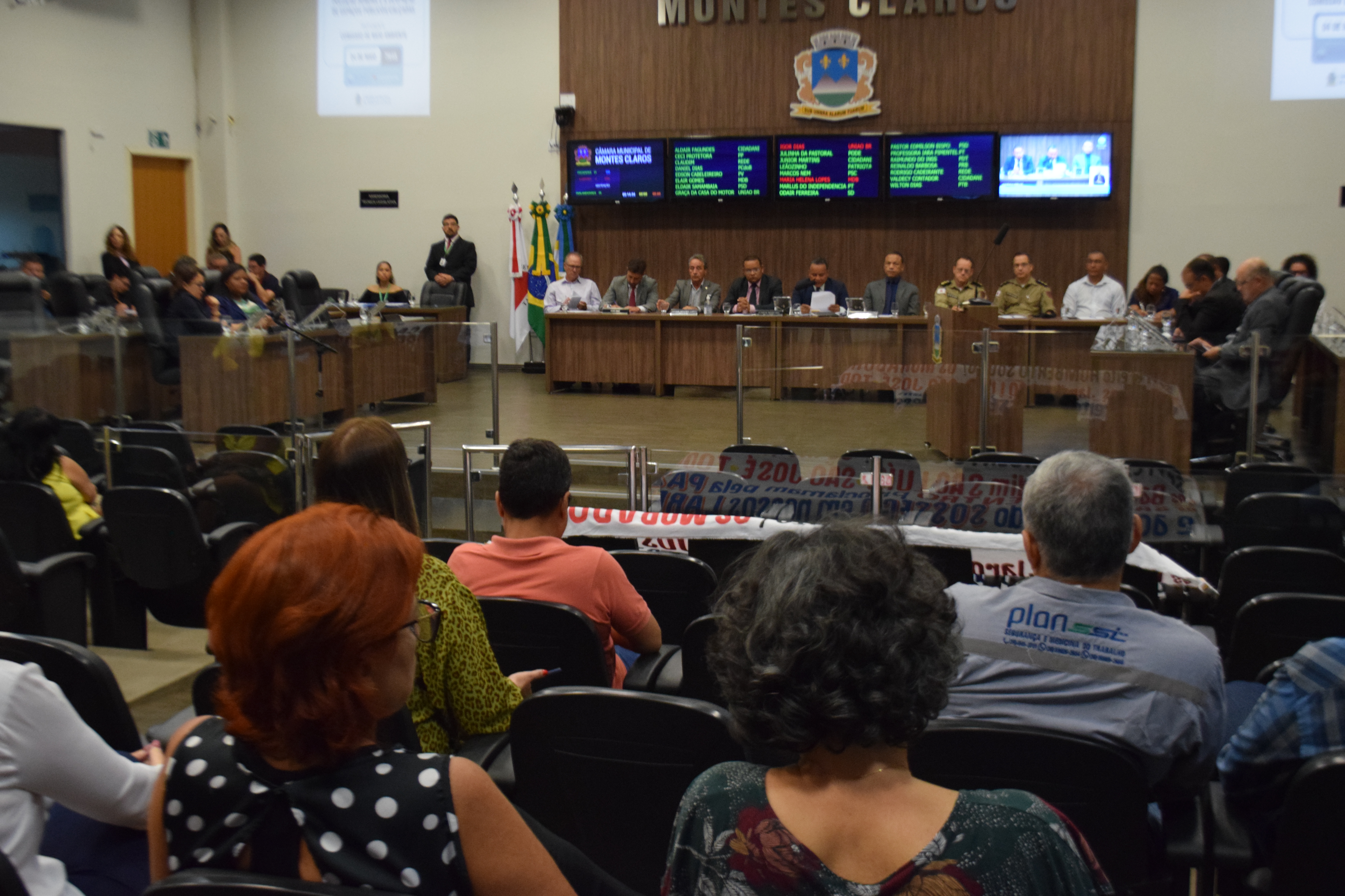 Ocupação de calçada por bares e som alto é tema de audiência Câmara de Vereadores