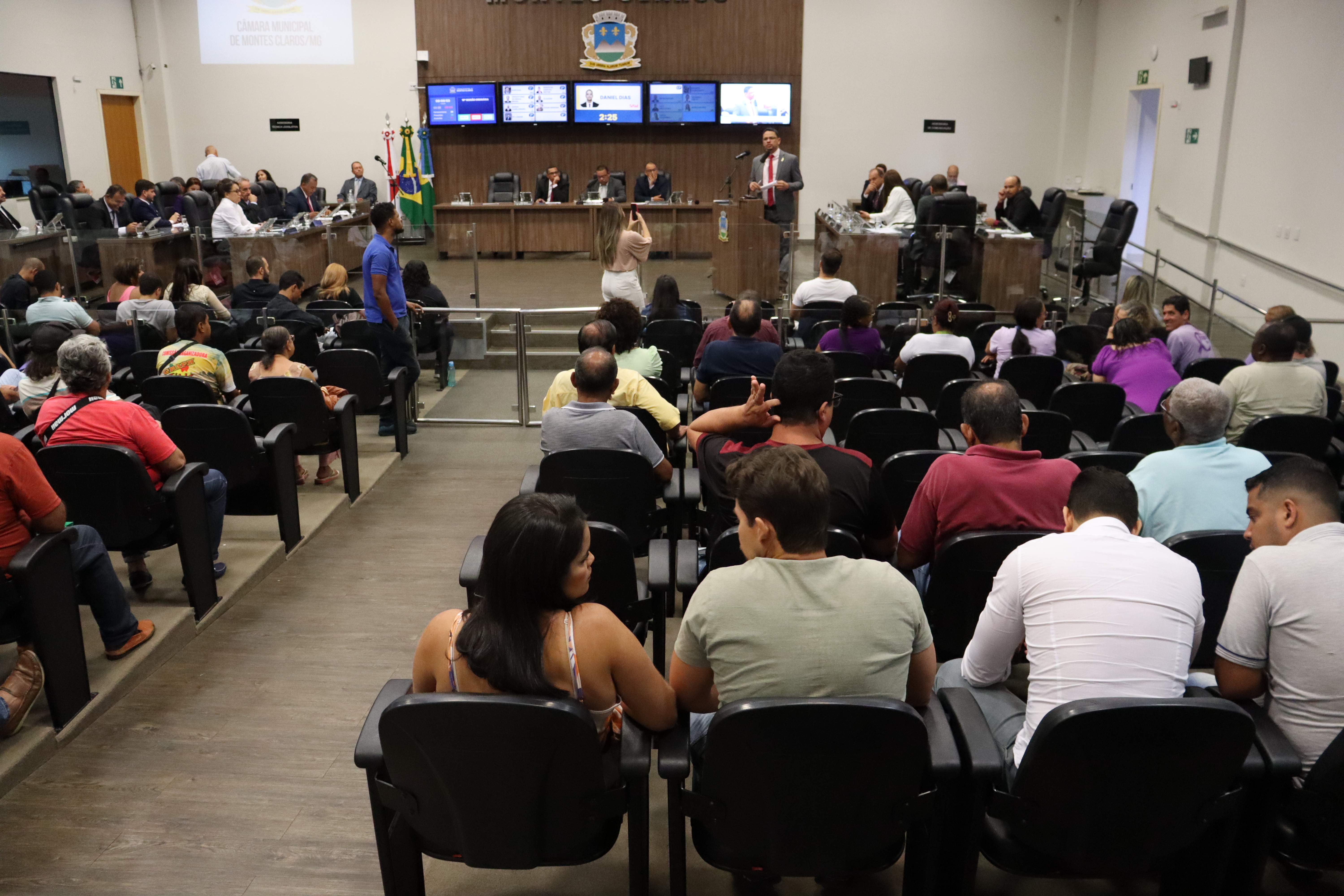 Parlamento aprova projetos e requerimentos