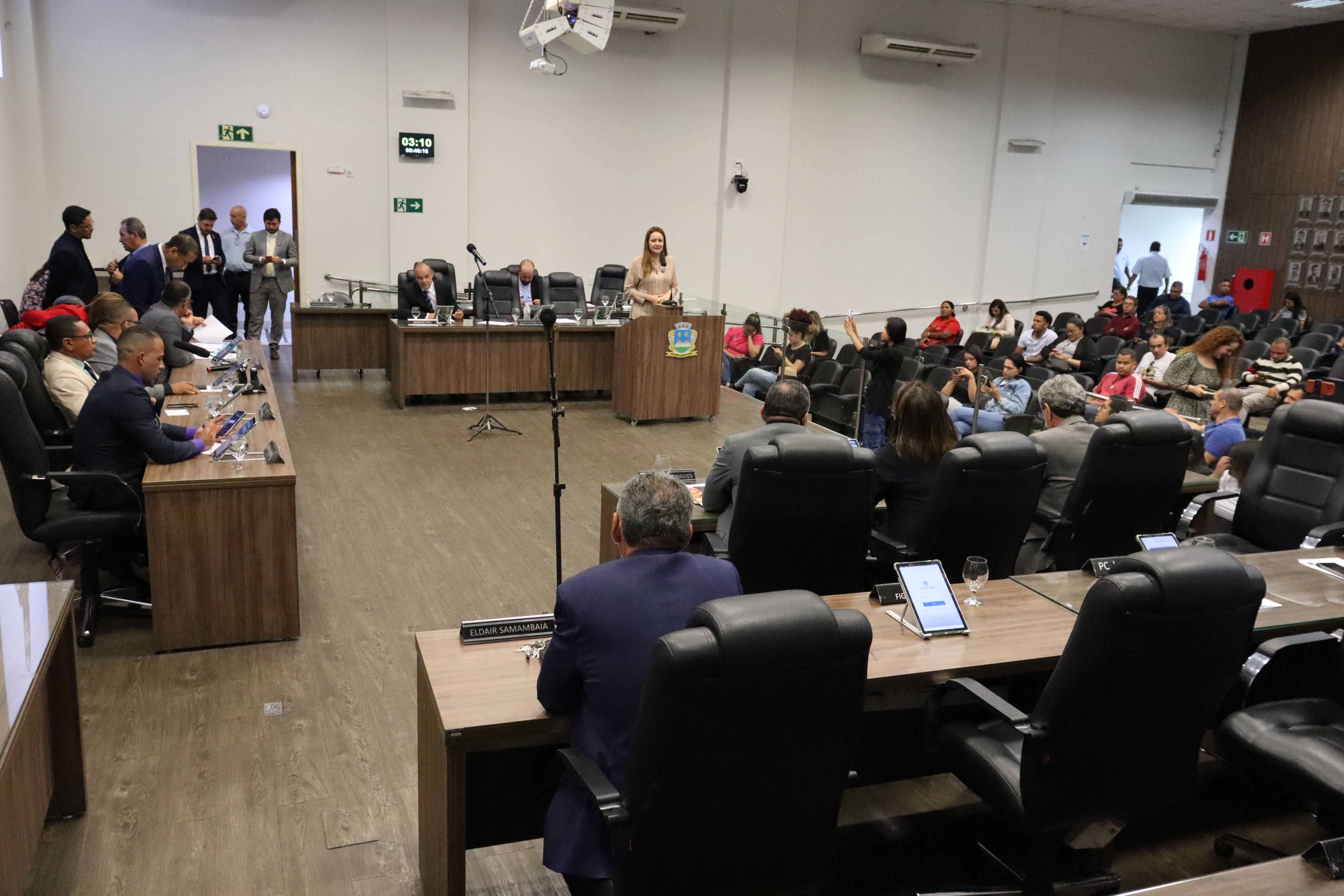 Saúde mental materna e mais 10 requerimentos são aprovados na Câmara