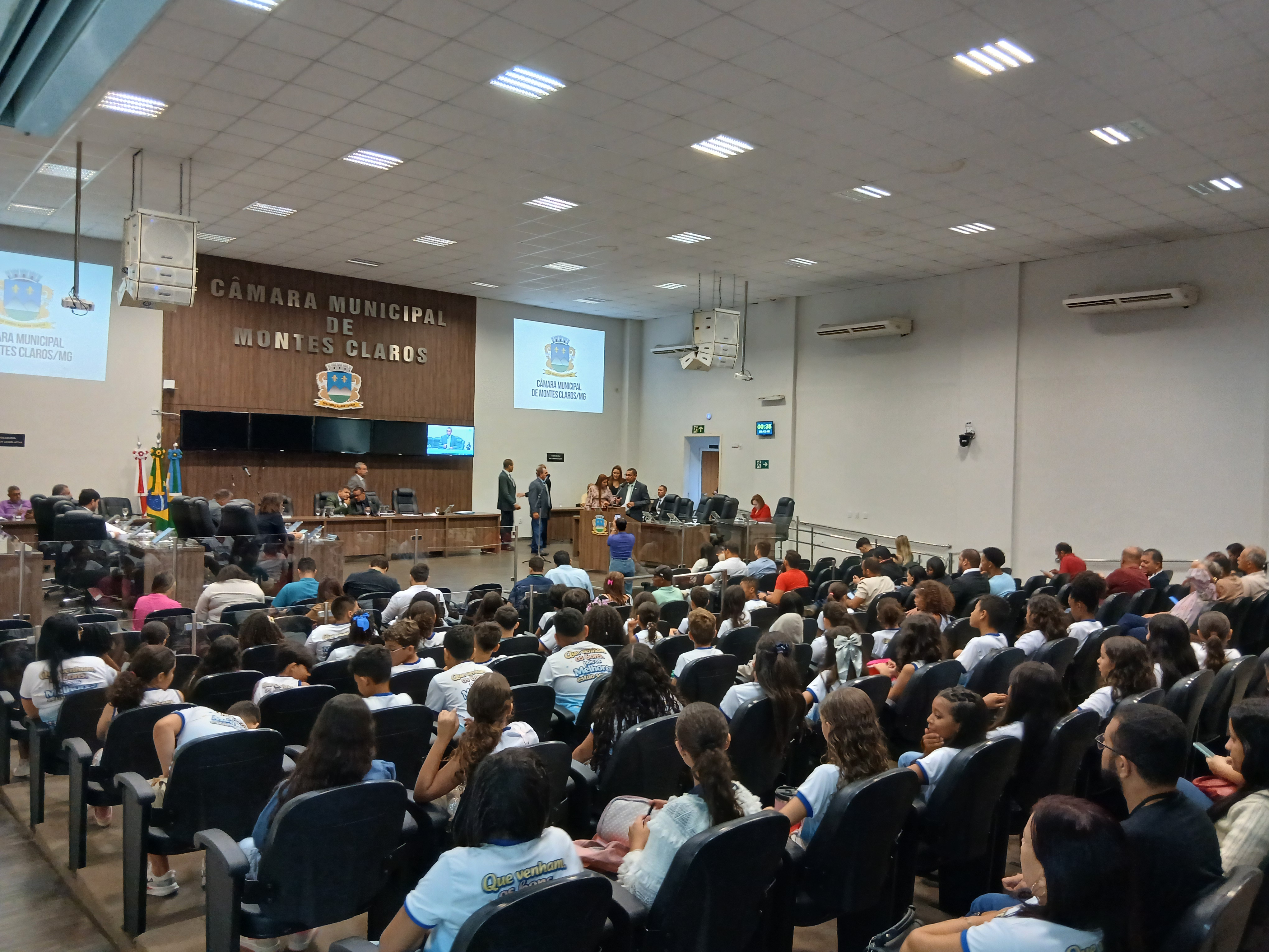 Vereadores aprovam recomposição salarial de servidores públicos municipais 