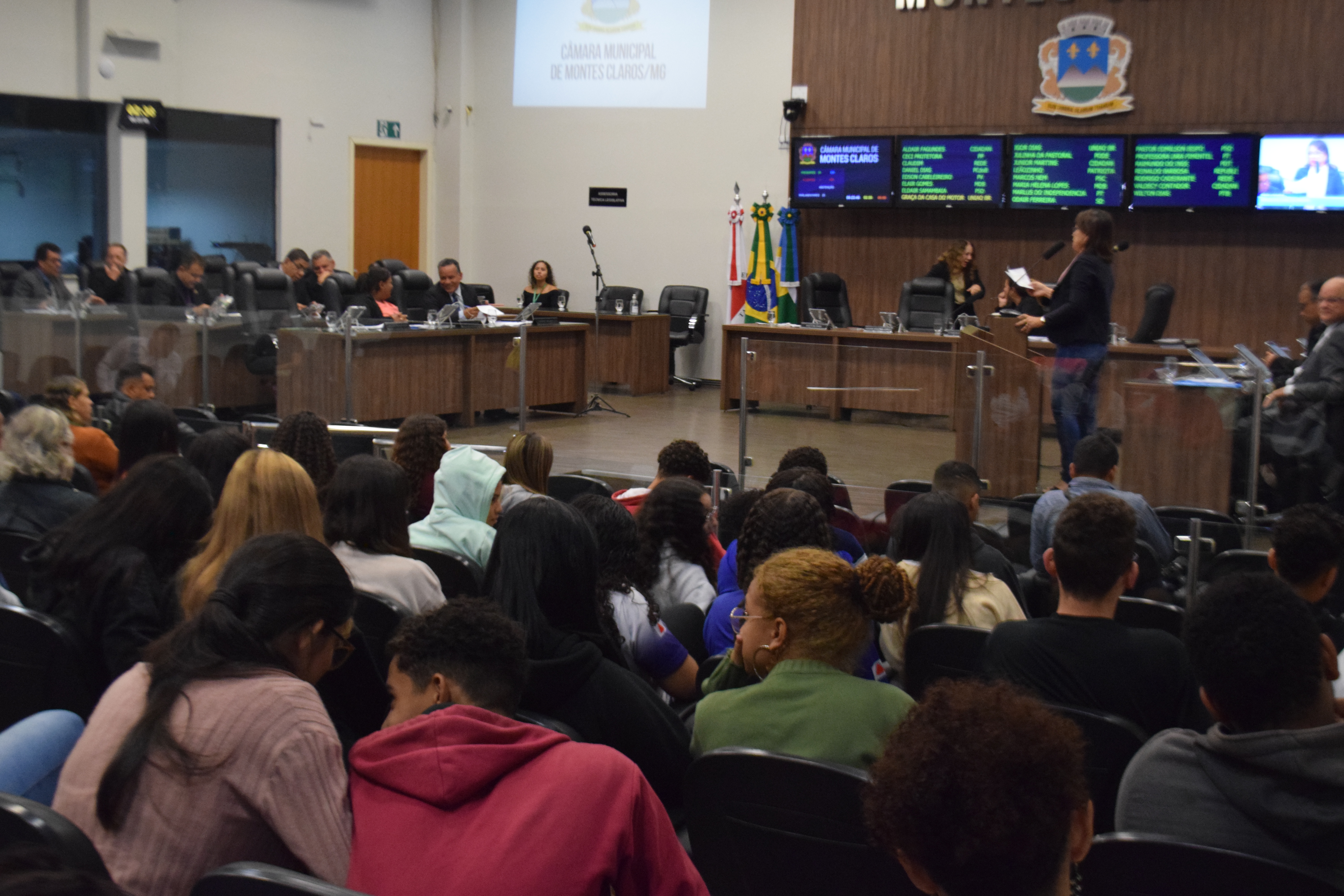 Vereadores cobram criação de creche e projeto de hidroginástica para idosos