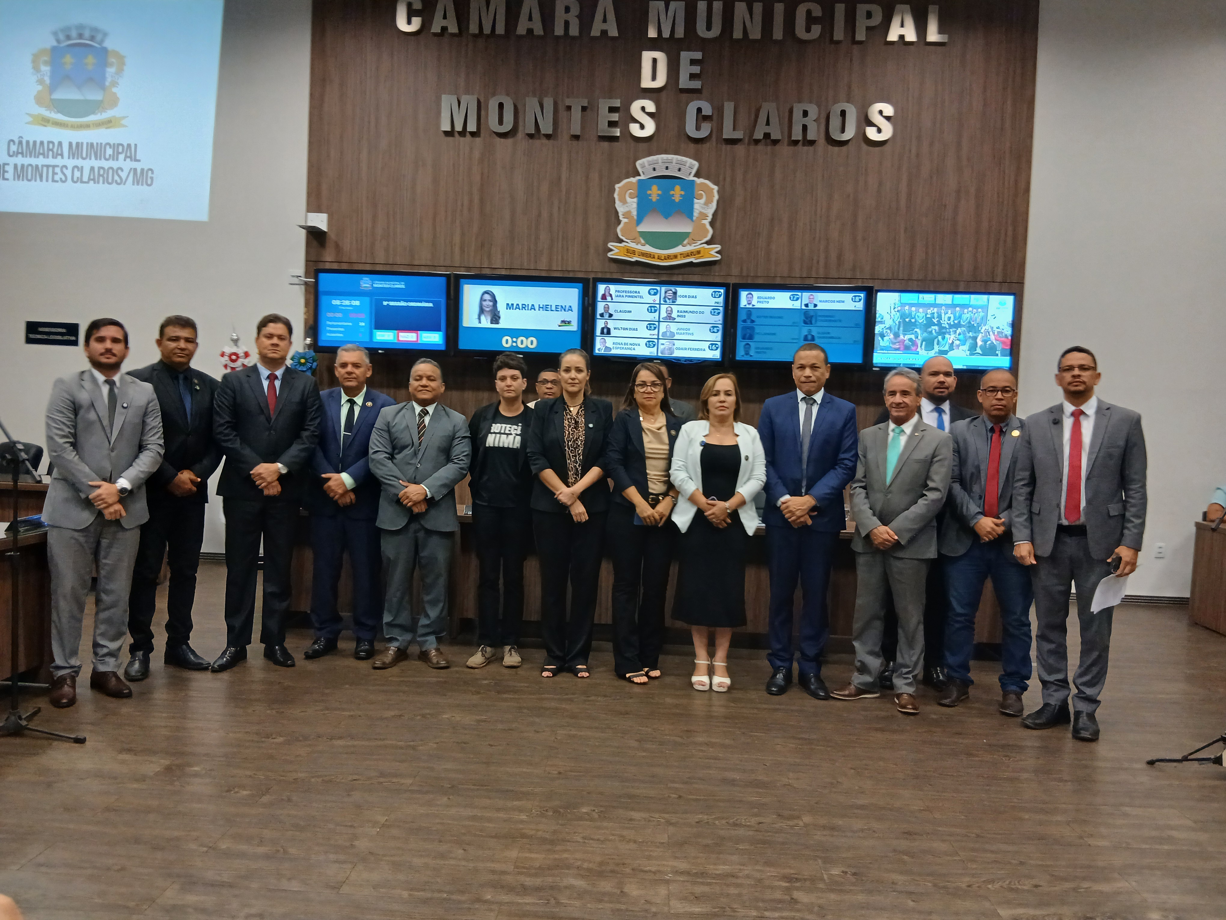  Vereadores promovem manifesto por respeito e segurança das mulheres